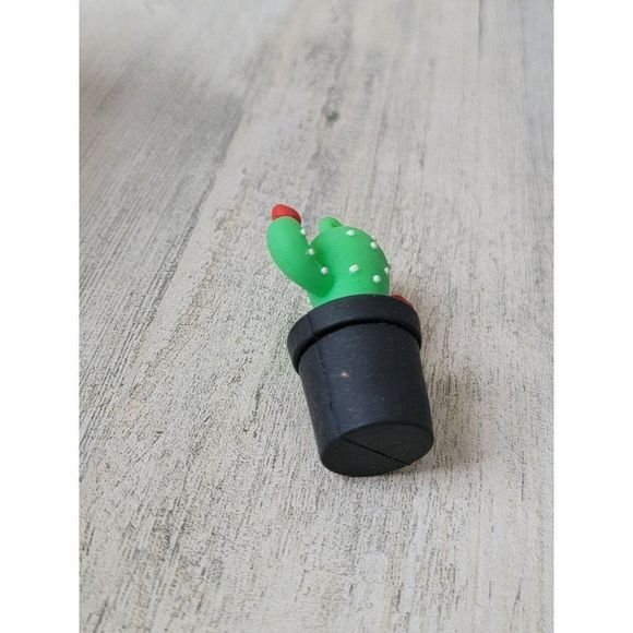 Rubber cactus heart keychain toy figure plant - Picture 4 of 4